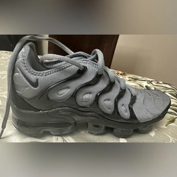 NWOB - Nike Air Vapormax Plus Cool Grey Black, size 6.5 men / 8.5 women - Picture 8 of 13